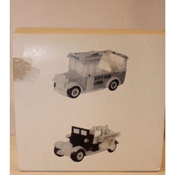 Dept 56 Christmas in the City - Transport, set of 2 - Picture 4 of 4